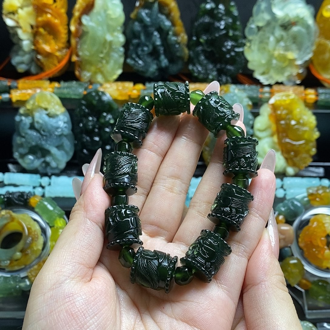 阿***钟蛇纹石玉未镶嵌颈饰