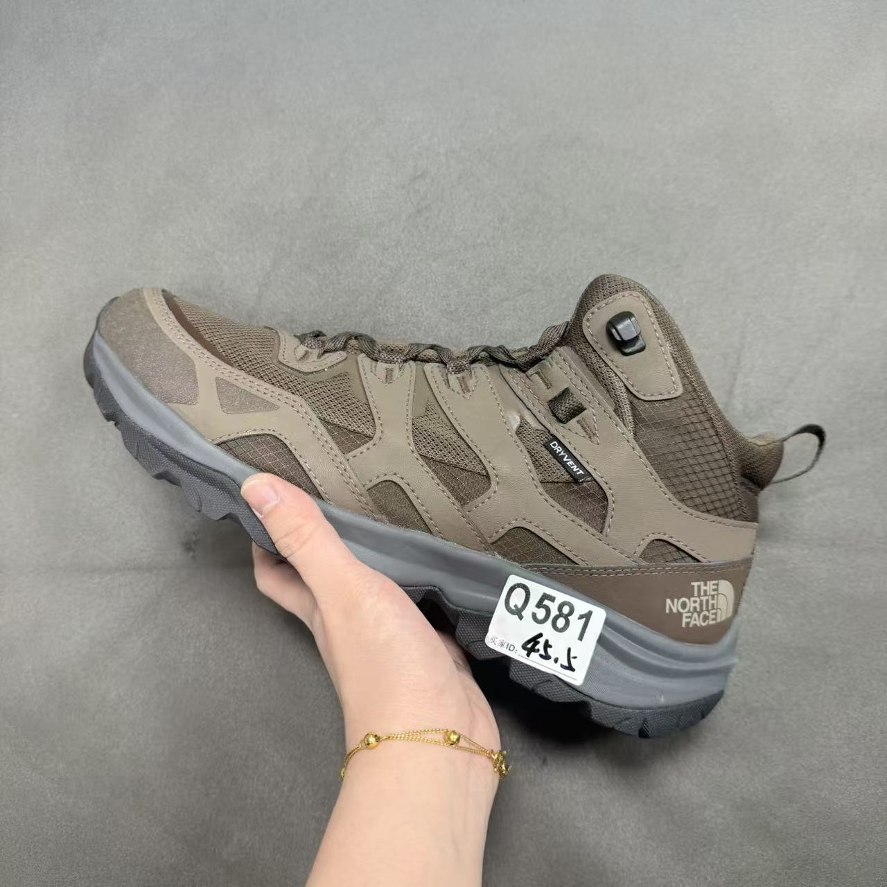 中帮越野跑鞋DRYVENT户外徒步运动鞋 Q581( 无原盒 原垫 )