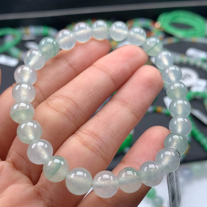翡翠手镯未镶嵌卡