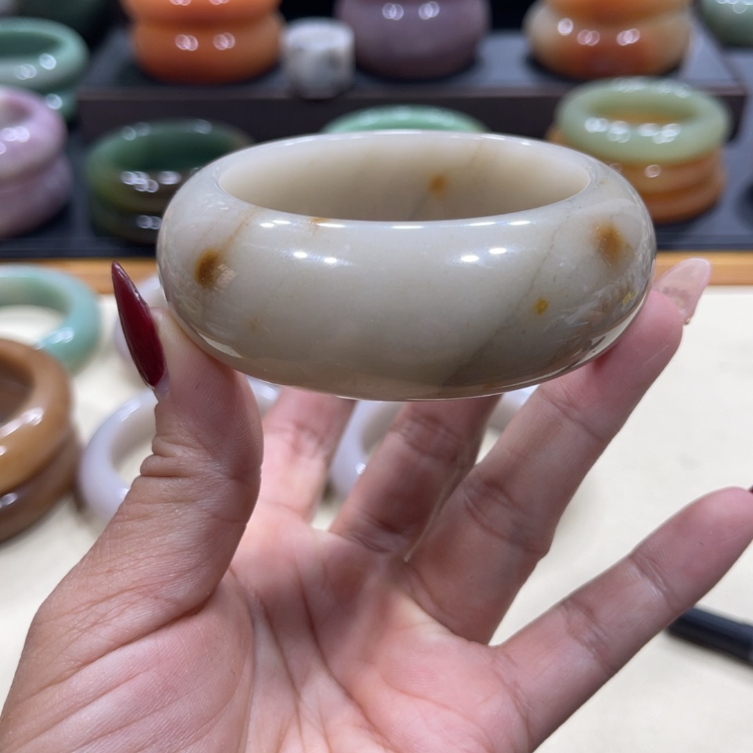 未镶嵌手镯石英岩玉