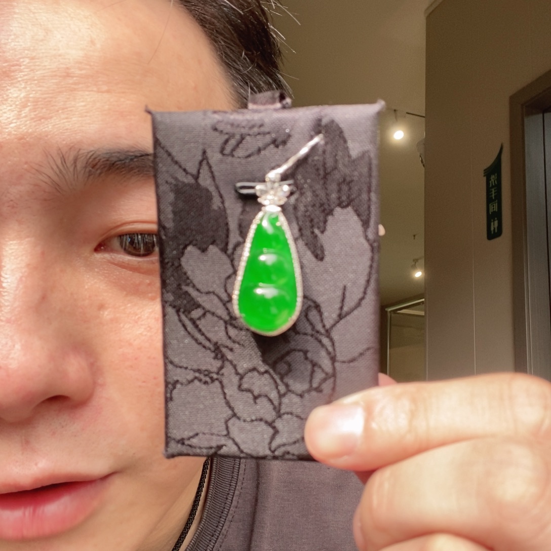 翡翠18K金镶嵌吊坠(不含链)福豆