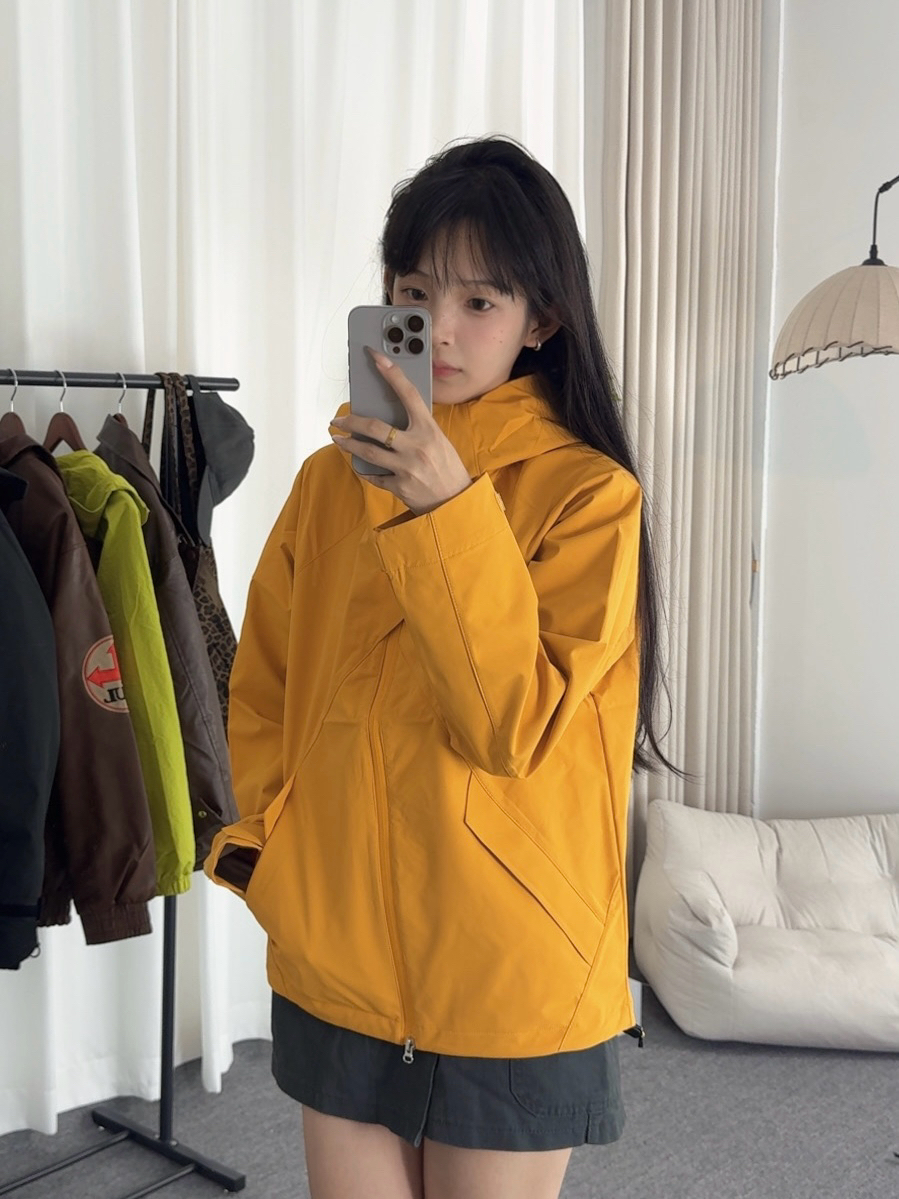 情侣户外运动机能防风防水连帽软壳夹克冲锋衣女外套2025新款秋季