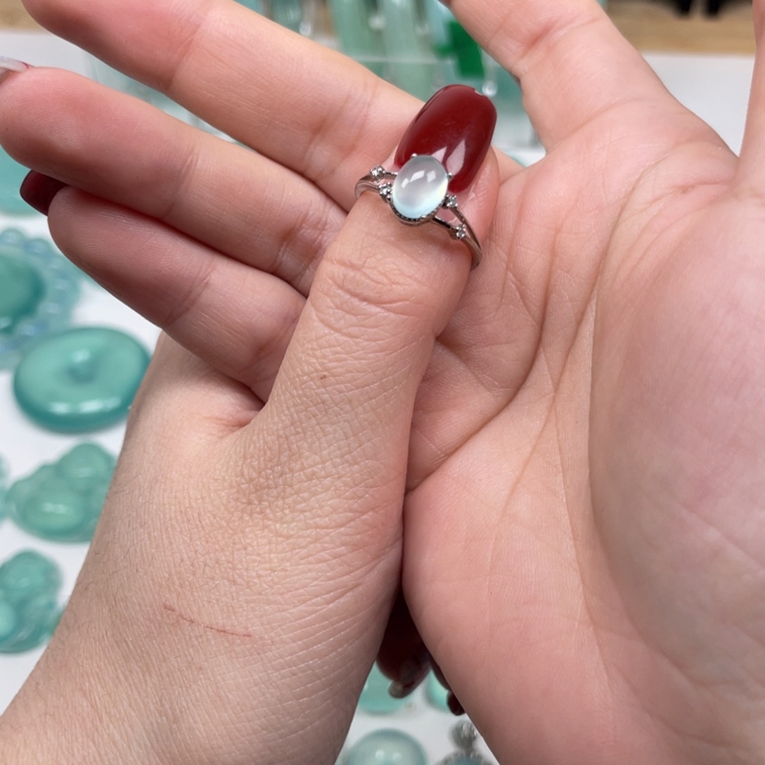 我***觉蛇纹石玉未镶嵌颈饰