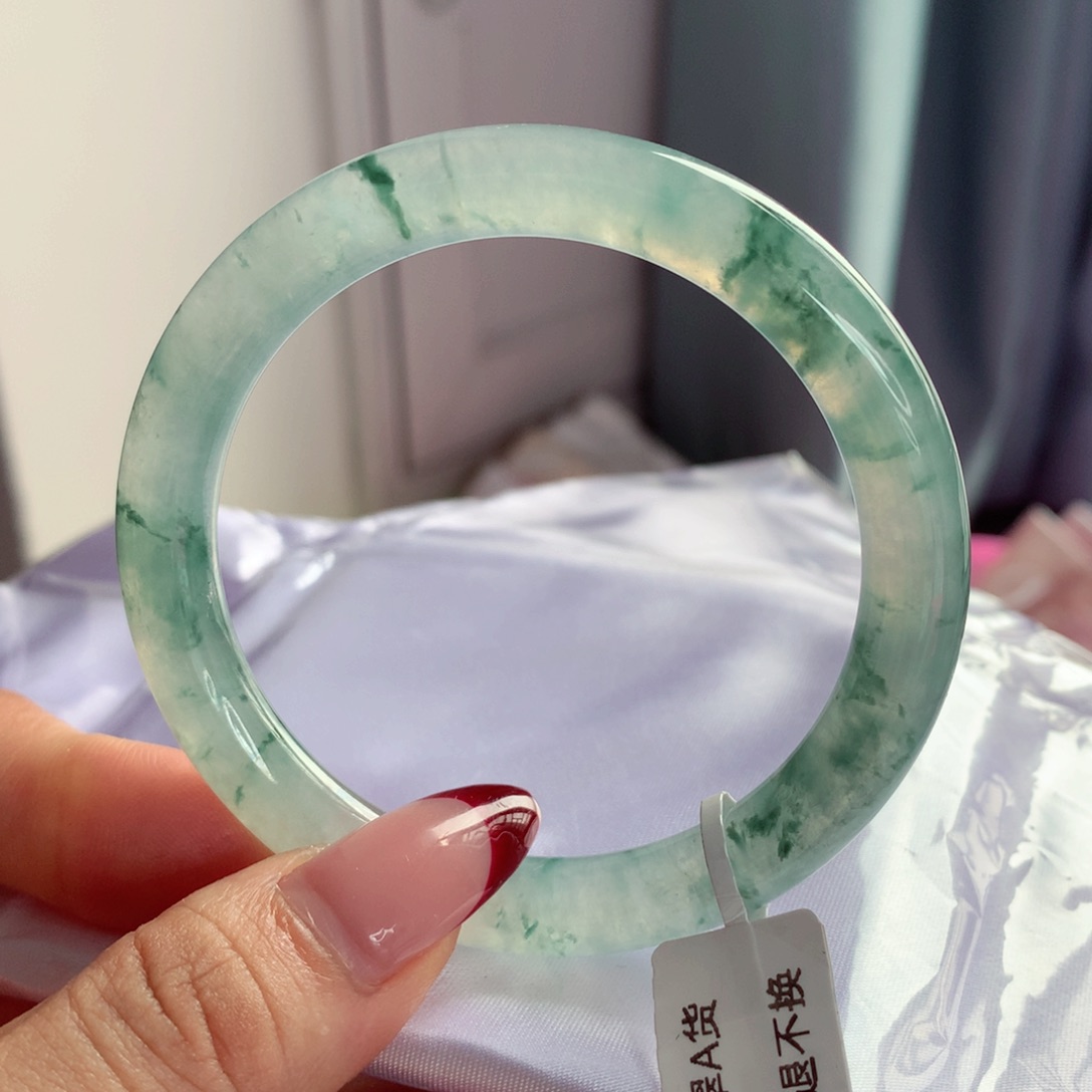 翡翠手镯（圆镯）未镶嵌54.5高冰透光绿底飘花 小柒力推！！
