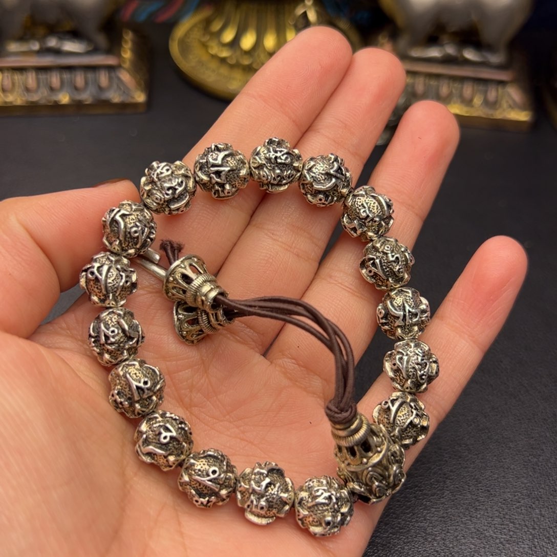 孙***️泥塑藏式风格小配饰