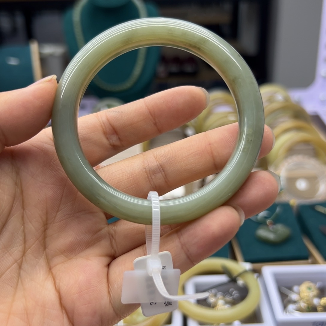 和田玉手镯未镶嵌57.6圈围1151