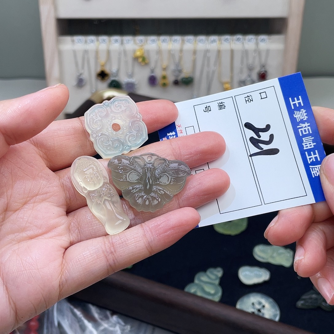 岫玉未镶嵌吊坠吊坠