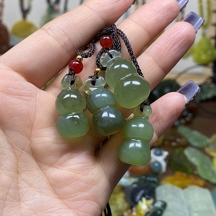 蛇纹石玉吊坠未镶嵌