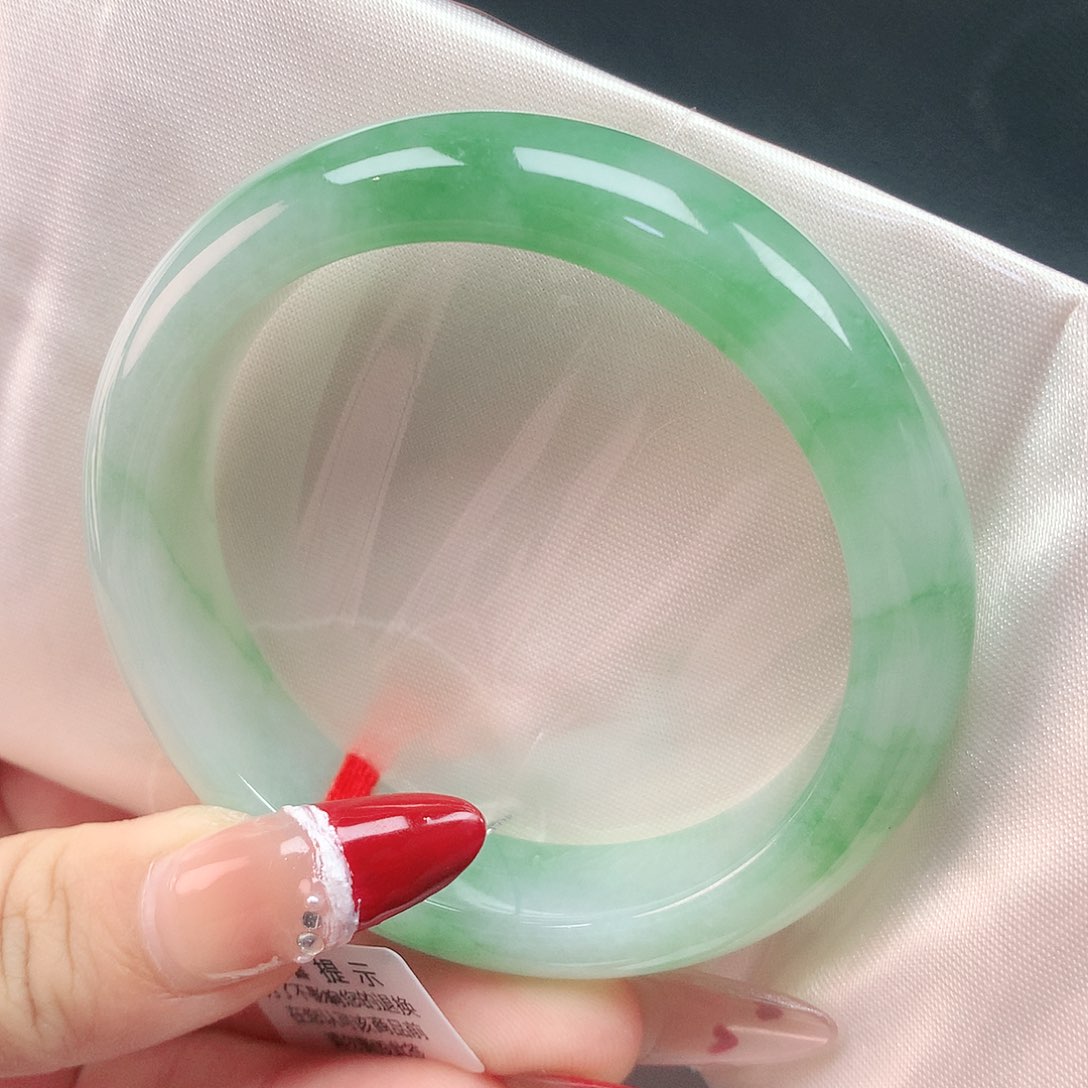 翡翠手镯未镶嵌53圈
