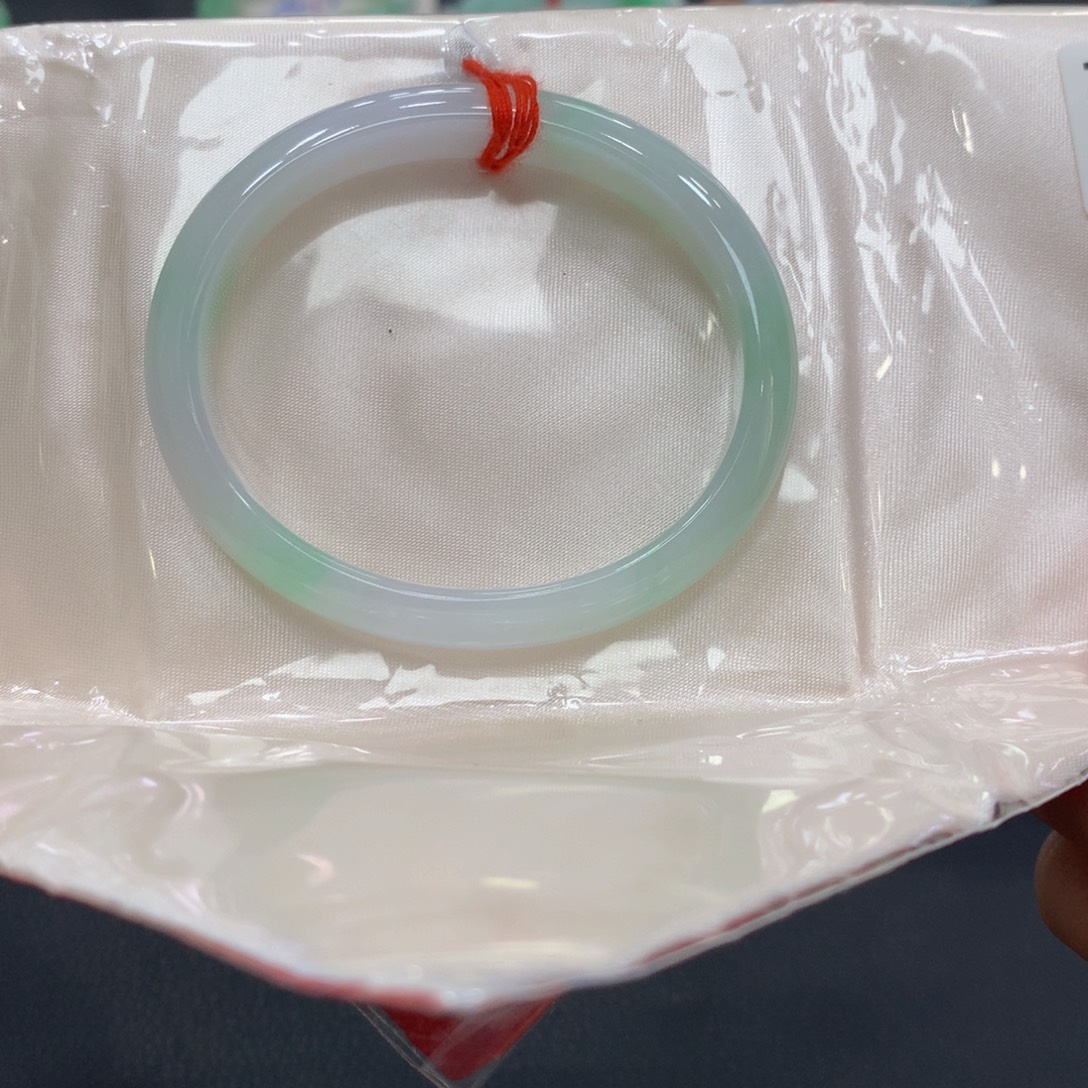 翡翠手镯未镶嵌翡翠8