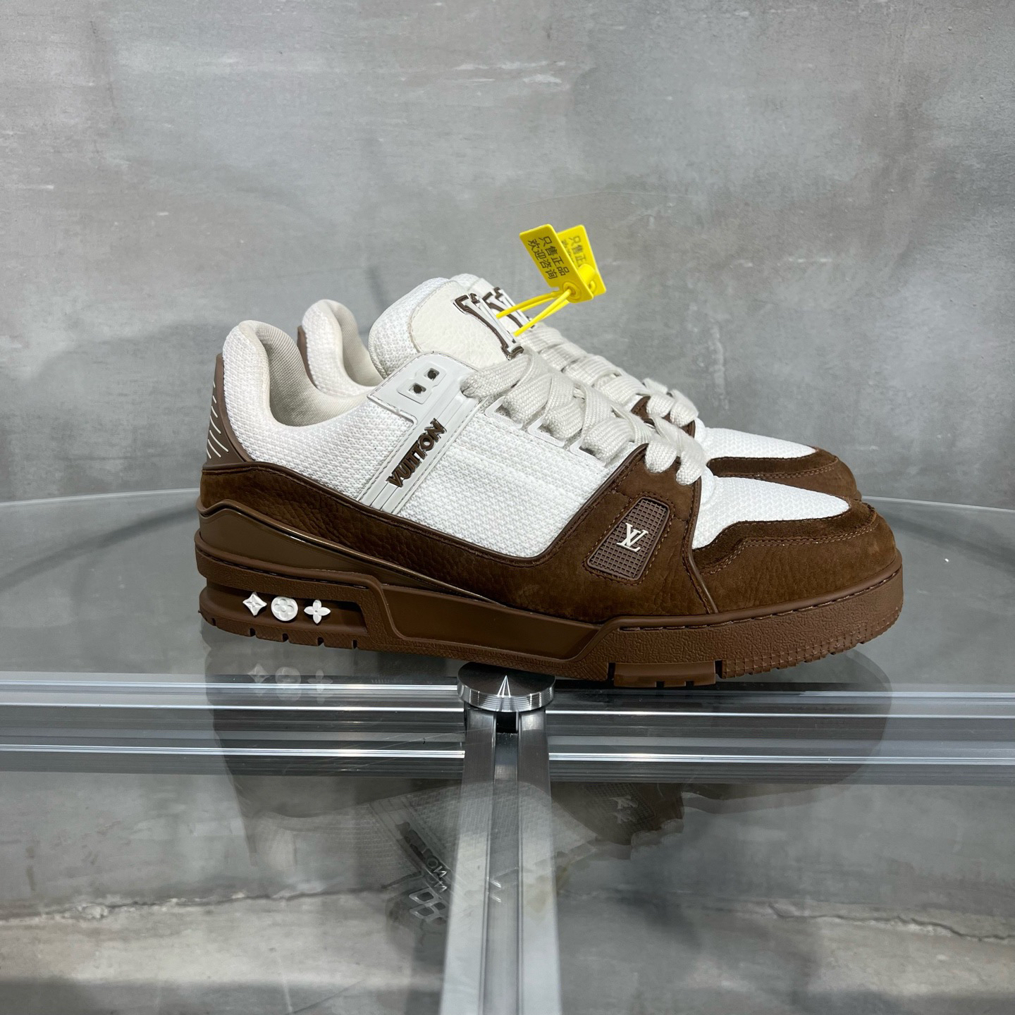 99新 LouisVuitton/路易威登 Trainer 新款白粽 原盒 42码 CD0063