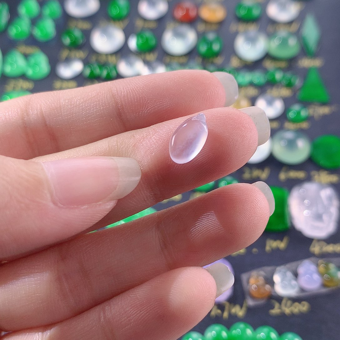 【闪购商品】翡翠颈饰未镶嵌小钢瓜