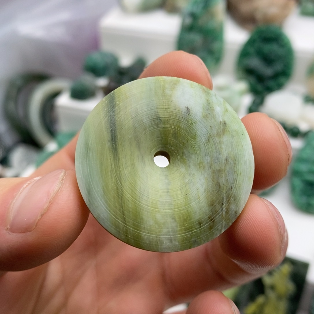 独山玉颈饰未镶嵌