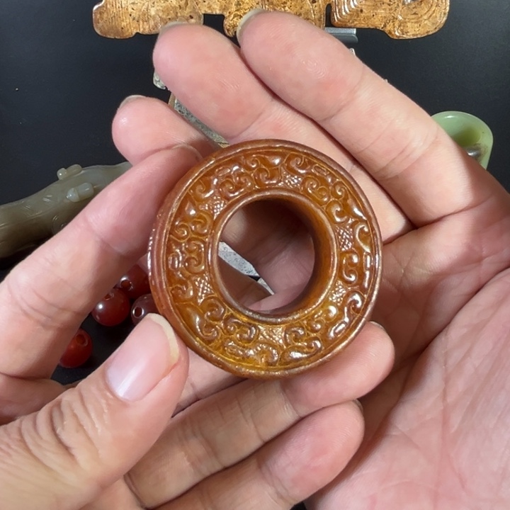 威***狮和田玉（糖玉）未镶嵌挂件