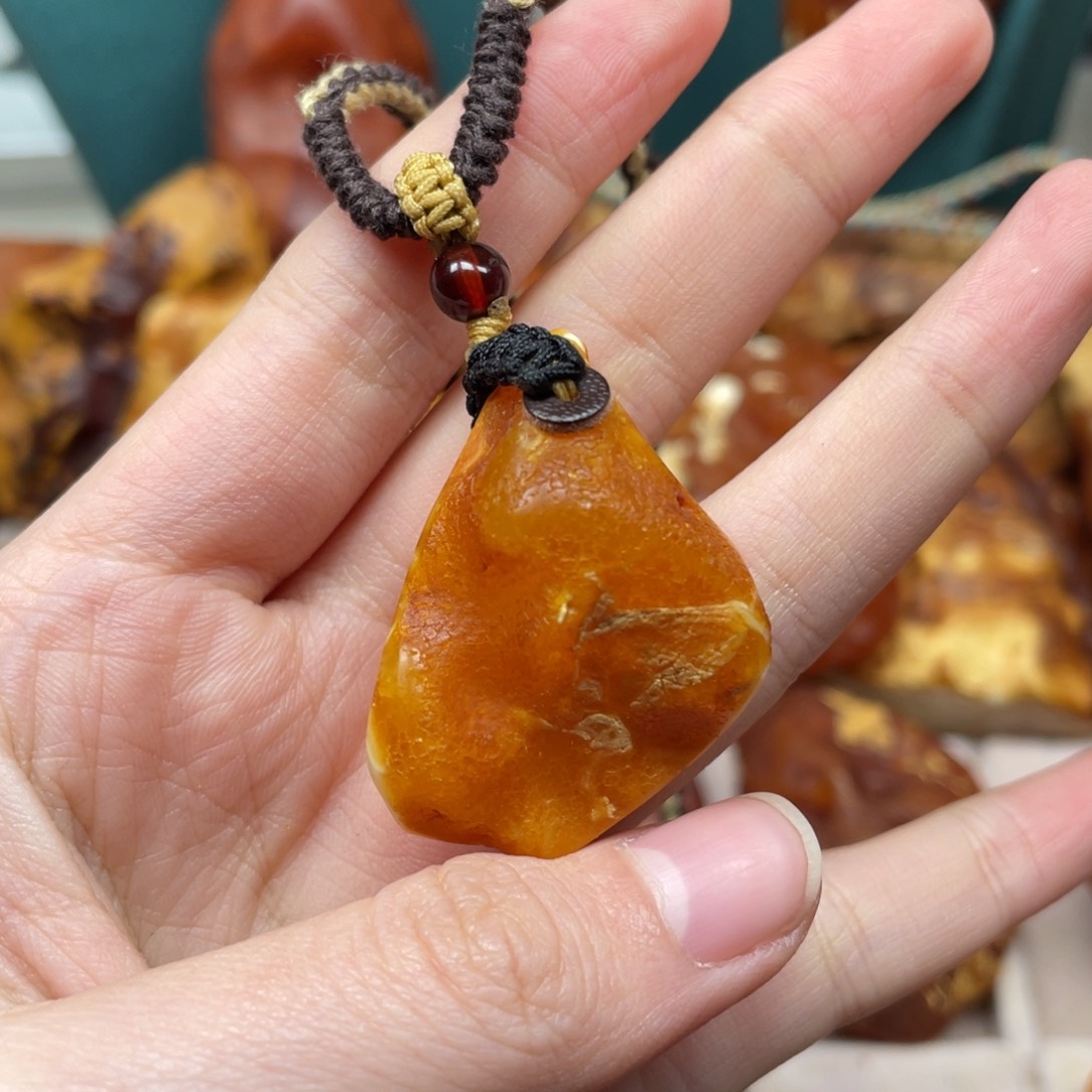 琥珀珠宝奇石未镶嵌