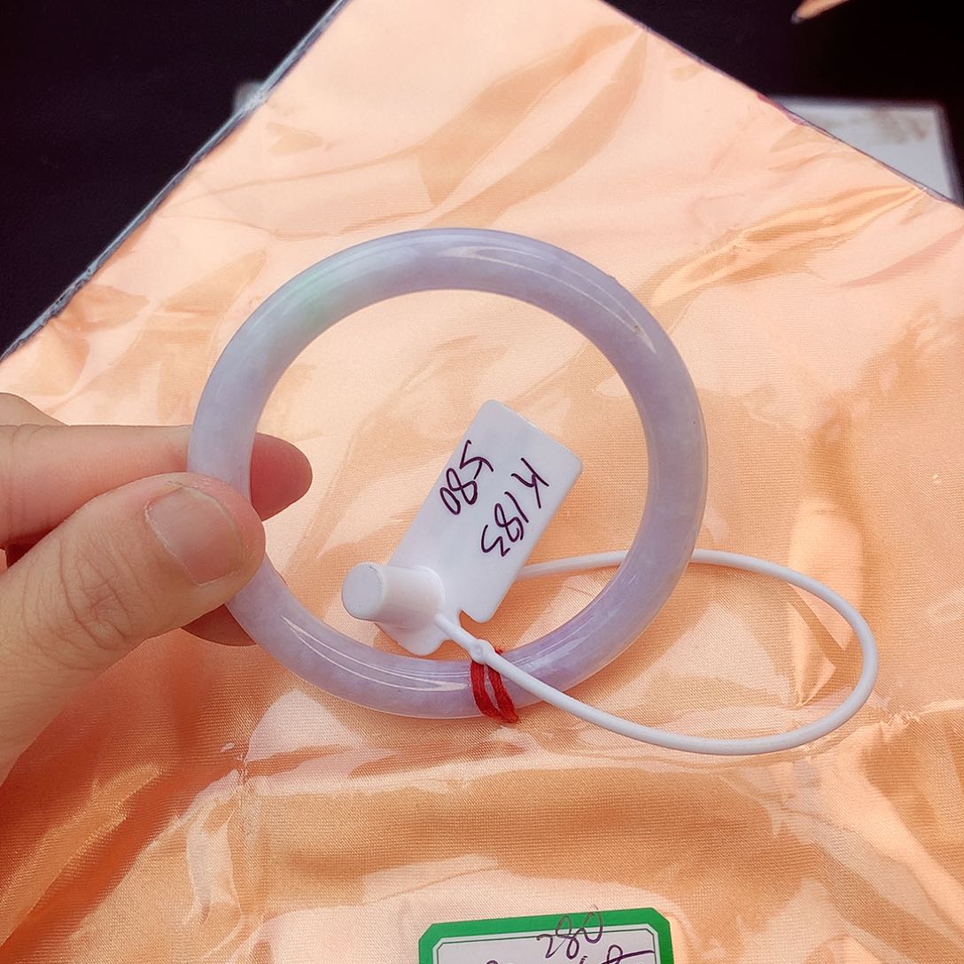 翡翠手镯未镶嵌翡翠