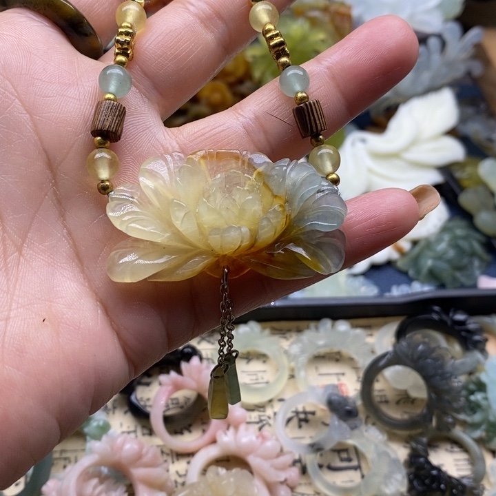 蛇纹石玉合金颈饰