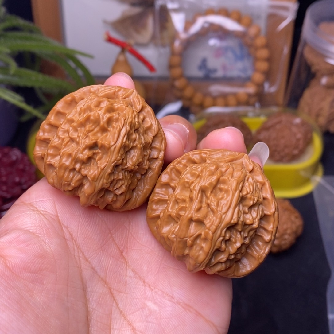 文玩核桃把件40白狮子