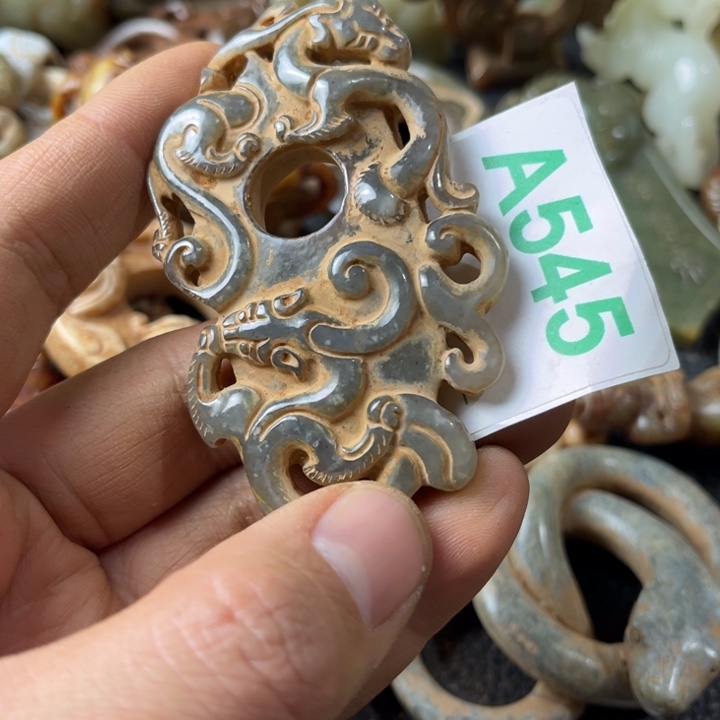 和田玉颈饰未镶嵌小*度