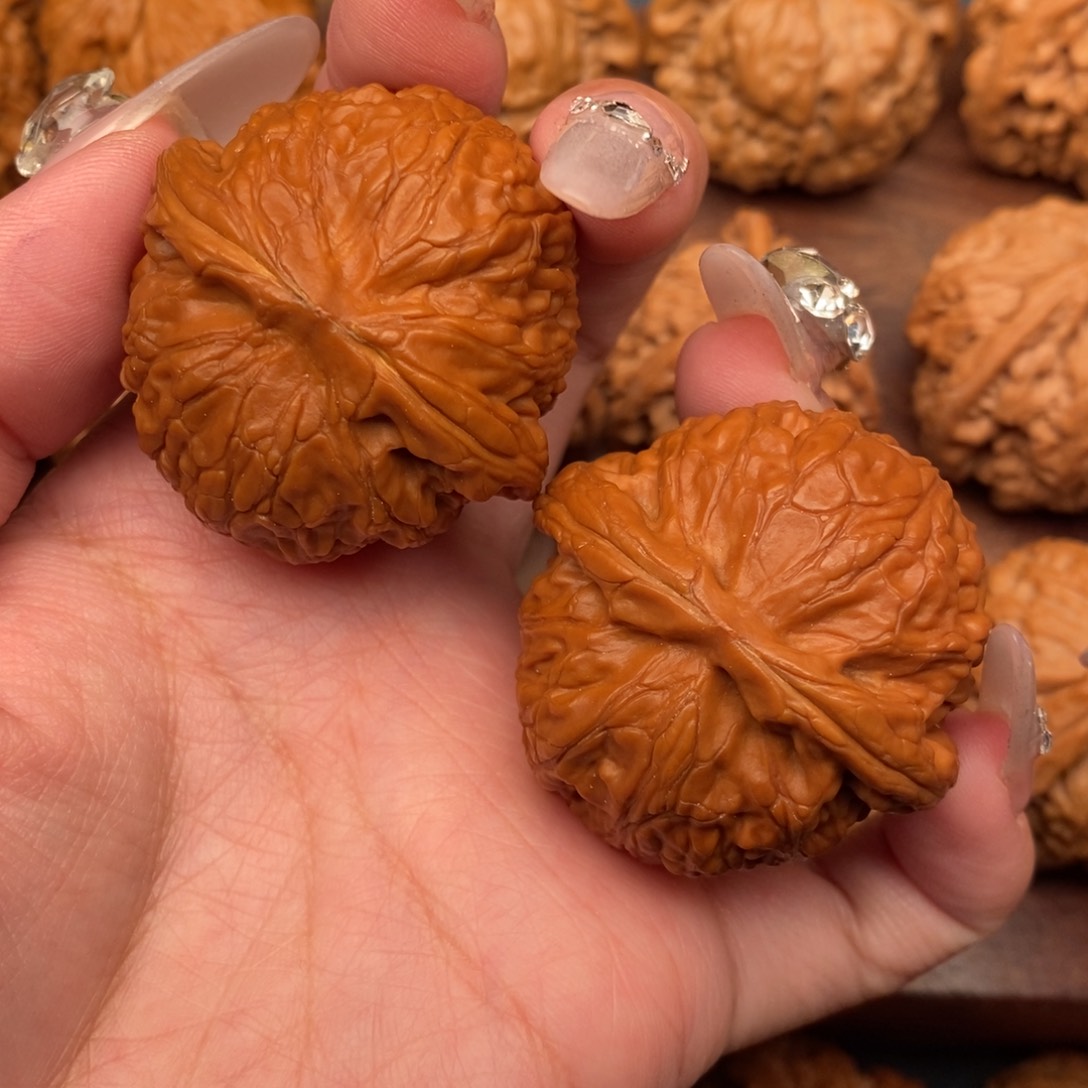 文玩核桃吊坠全品，红皮肉包宫灯41，边肚同尺41