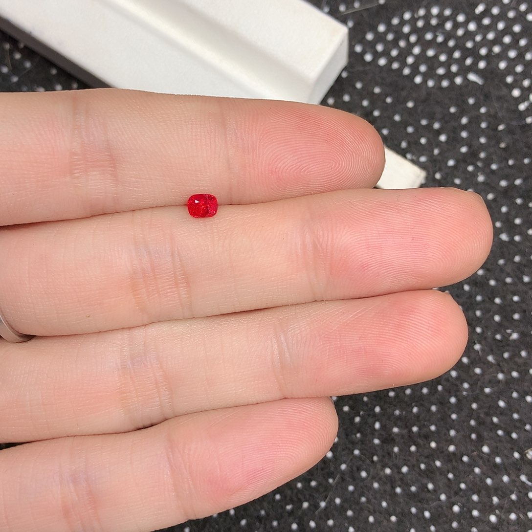 尖晶石裸石未镶嵌