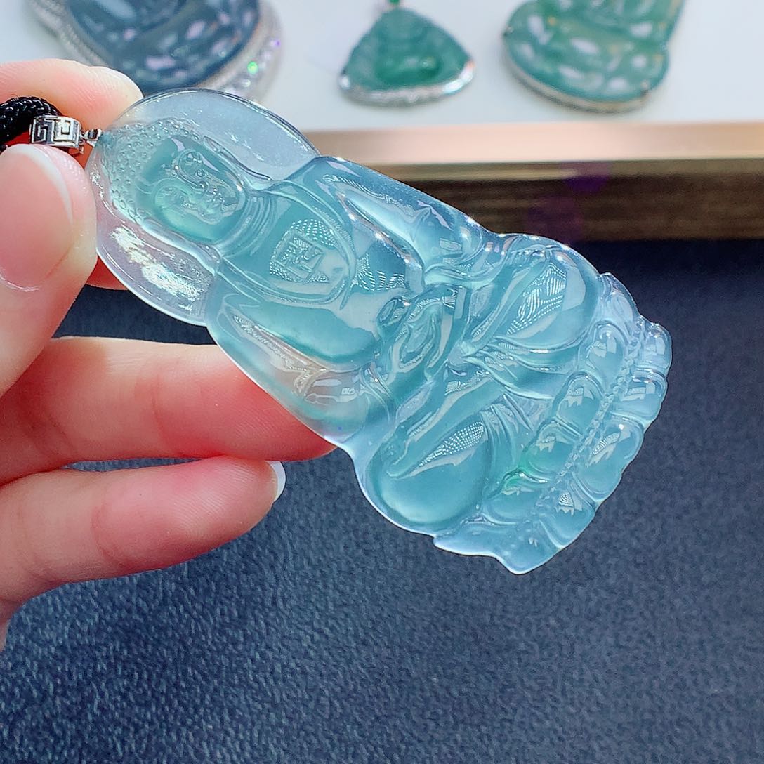 翡翠颈饰18K金镶嵌翡翠