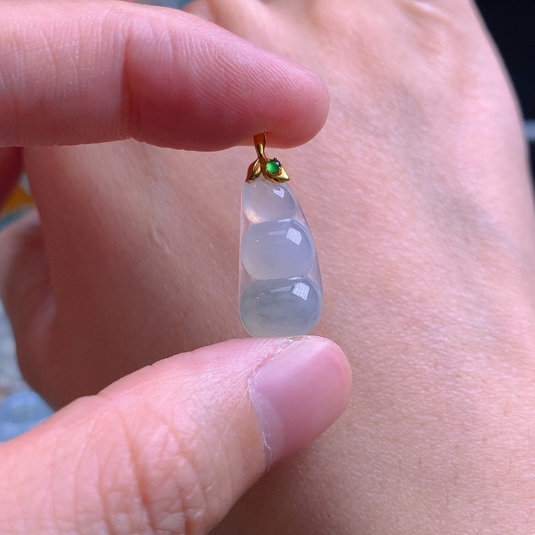 翡翠18K金镶嵌颈饰翡翠