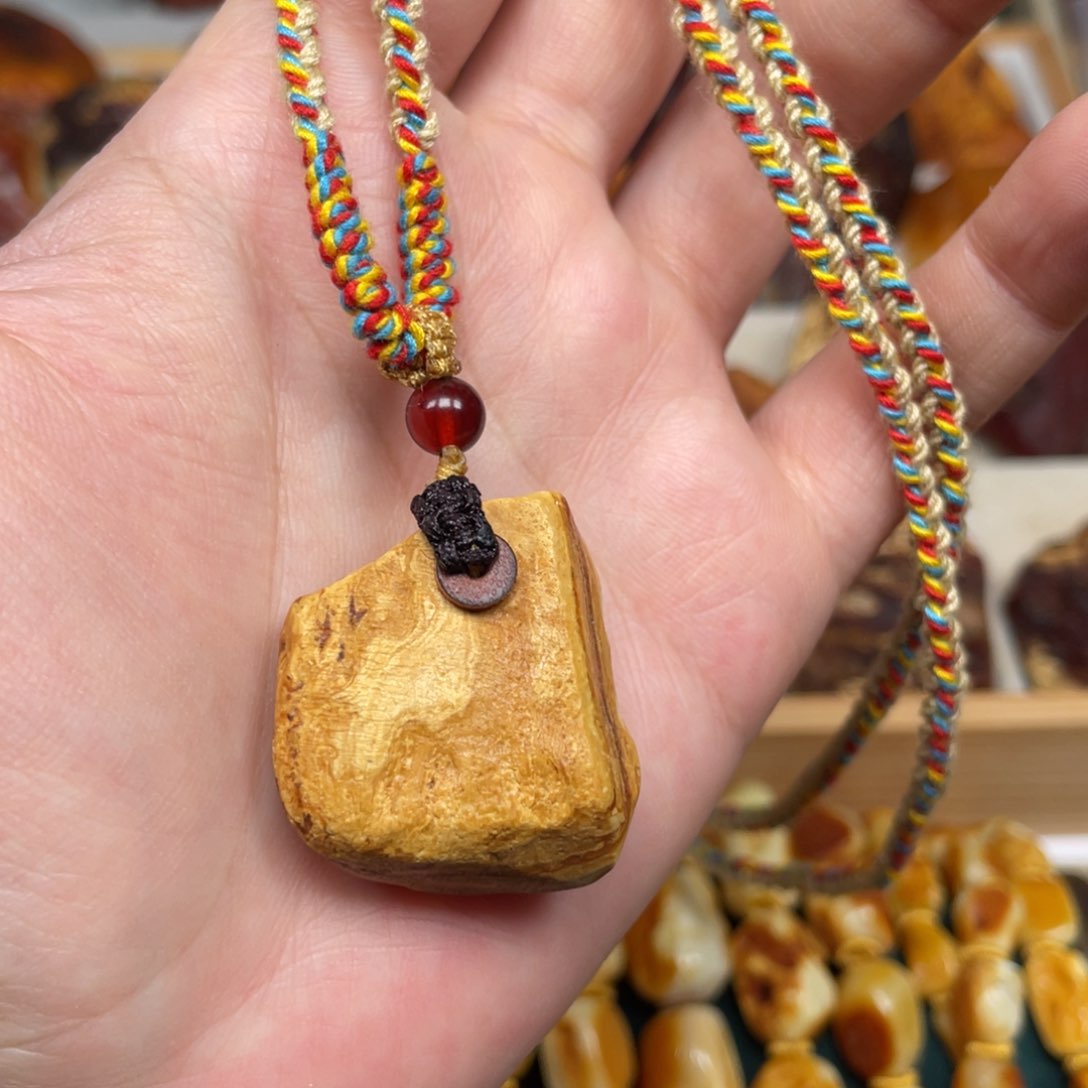 蜜蜡珠宝奇石未镶嵌