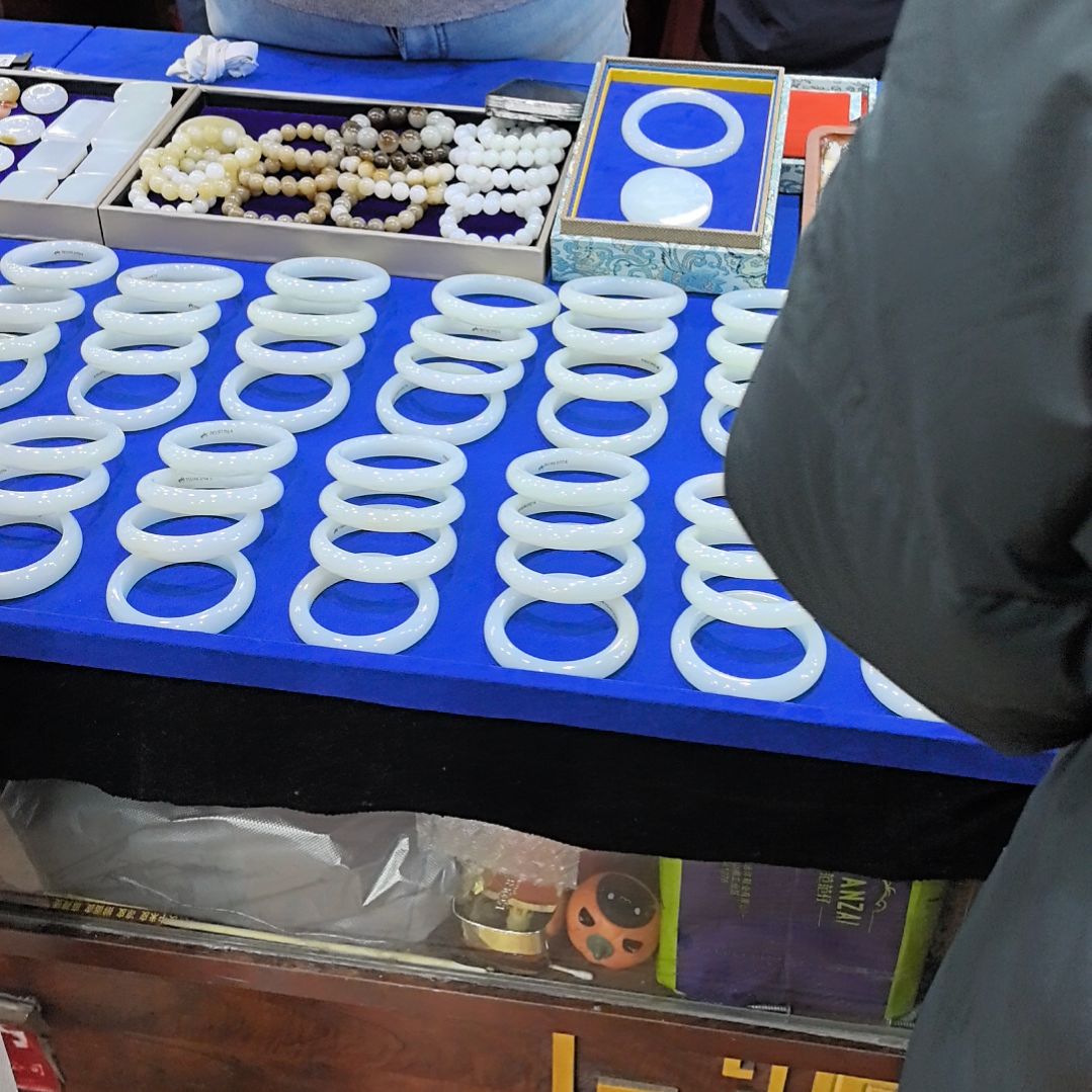 和田玉（糖玉）未镶嵌手镯