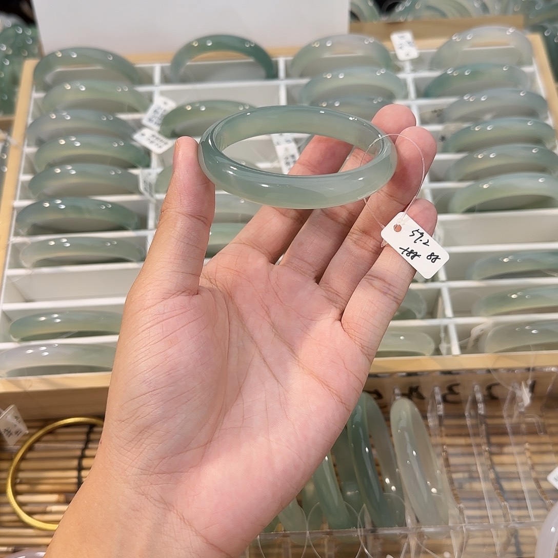 玛瑙/玉髓未镶嵌手镯圈口59.2
