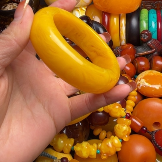 琥珀手串未镶嵌?*儿蜜蜡