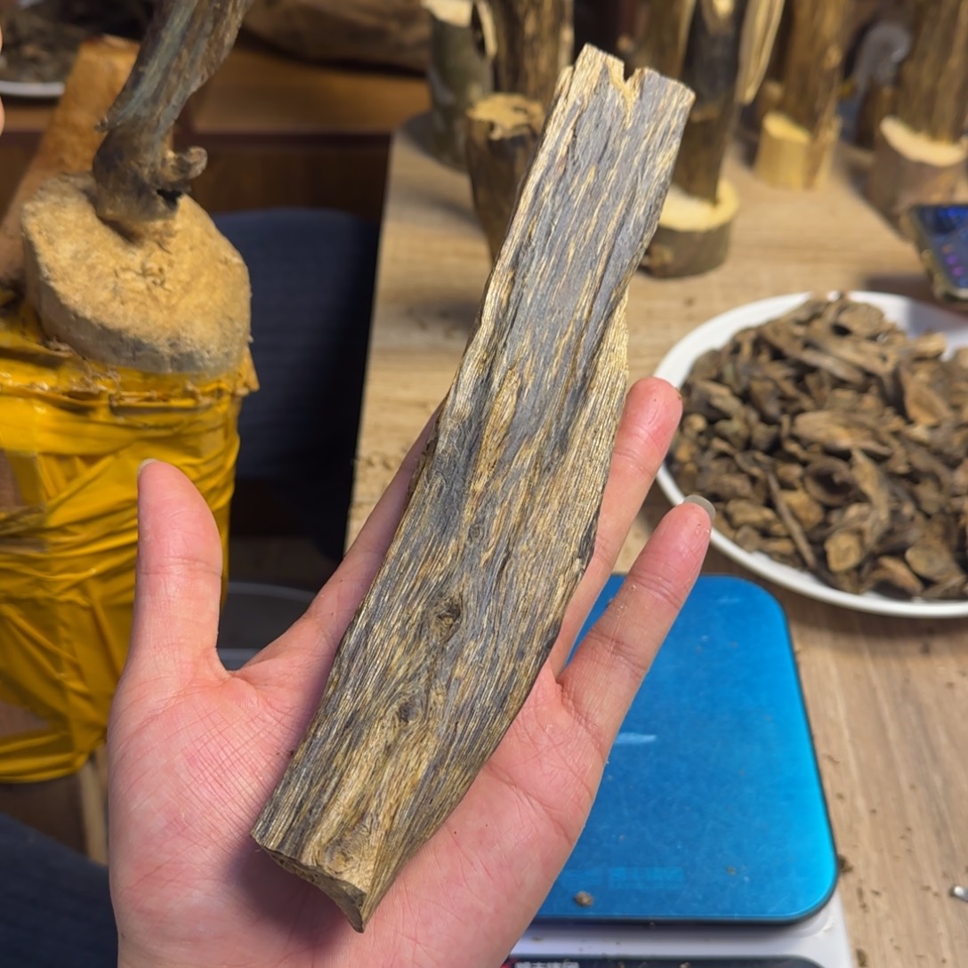 沉香沉香碎屑绿棋楠沉香原料虫漏黑棋60克