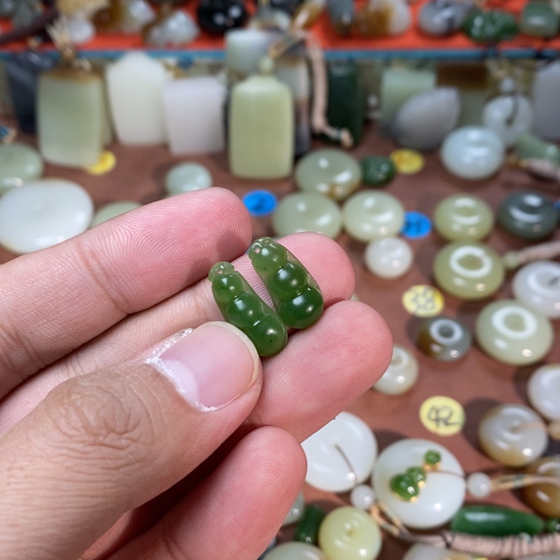 芮***n和田玉未镶嵌吊坠(不含链)