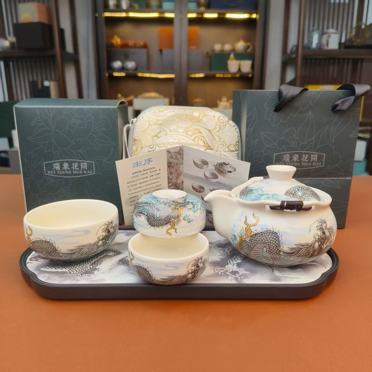 ZH4023-祥龙手抓宝瓶带4杯＋刺绣包＋卡盒＋证书+墨龙茶盘