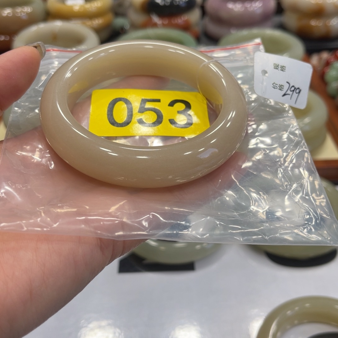 石英质玉手镯未镶嵌