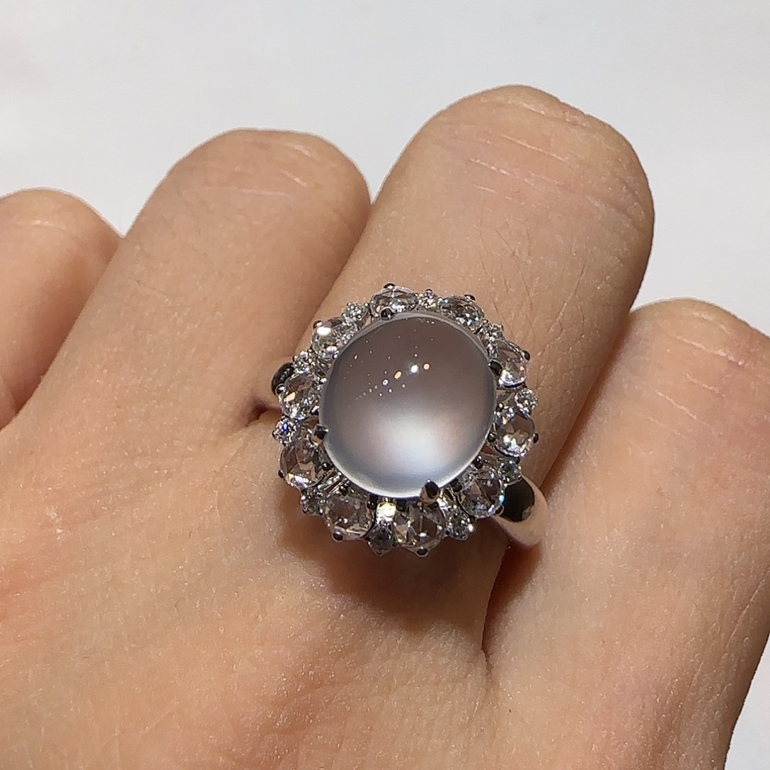 翡翠18K金镶嵌戒指蛋面