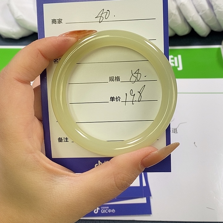 石英质玉未镶嵌手镯