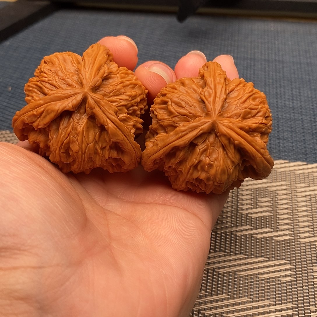 骆***哥吊坠文玩核桃三棱