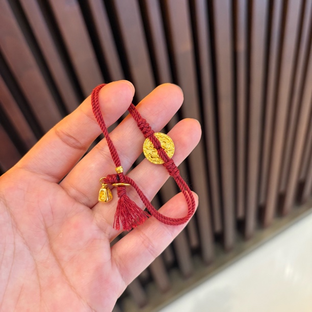 足金999 马年新款岁岁红绳 本命年红绳手链礼物推荐