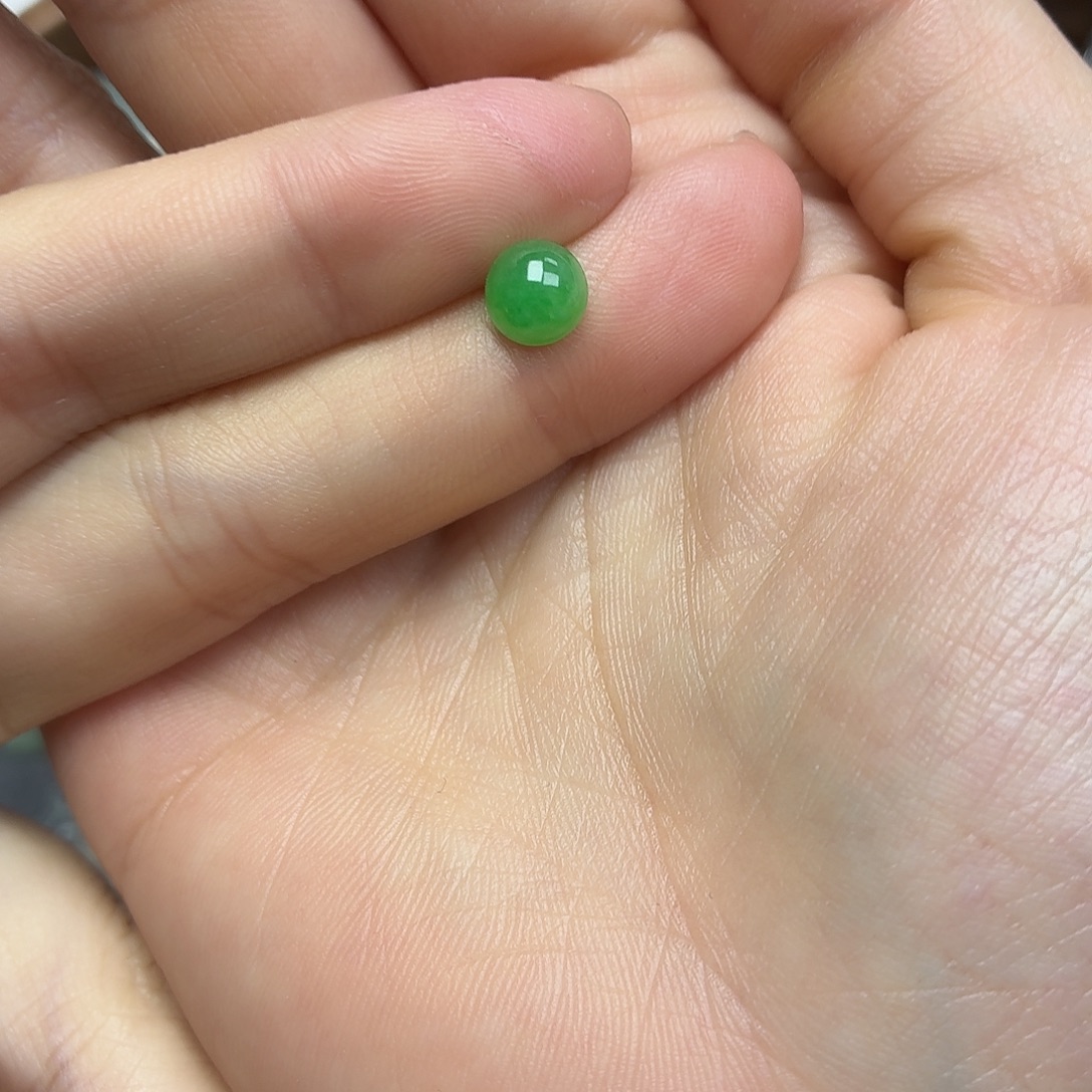 翡翠未镶嵌颈饰绿蛋