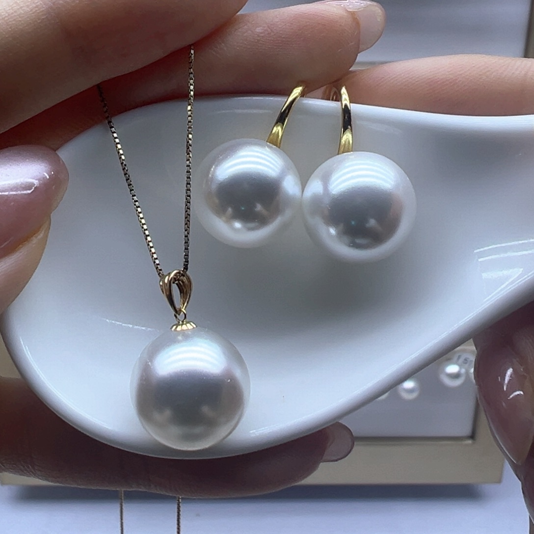 淡水珍珠18K金镶嵌吊坠(赠链)