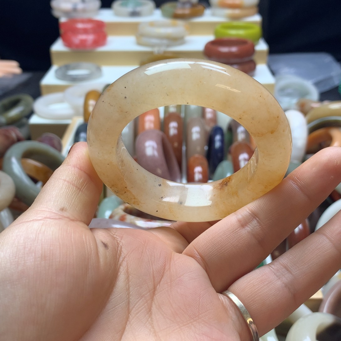 石英质玉手镯未镶嵌