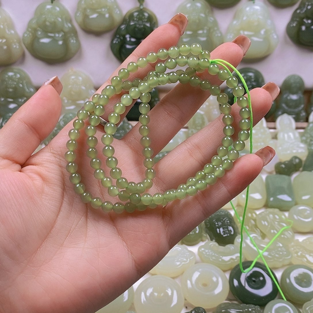 陈***)和田玉未镶嵌颈饰