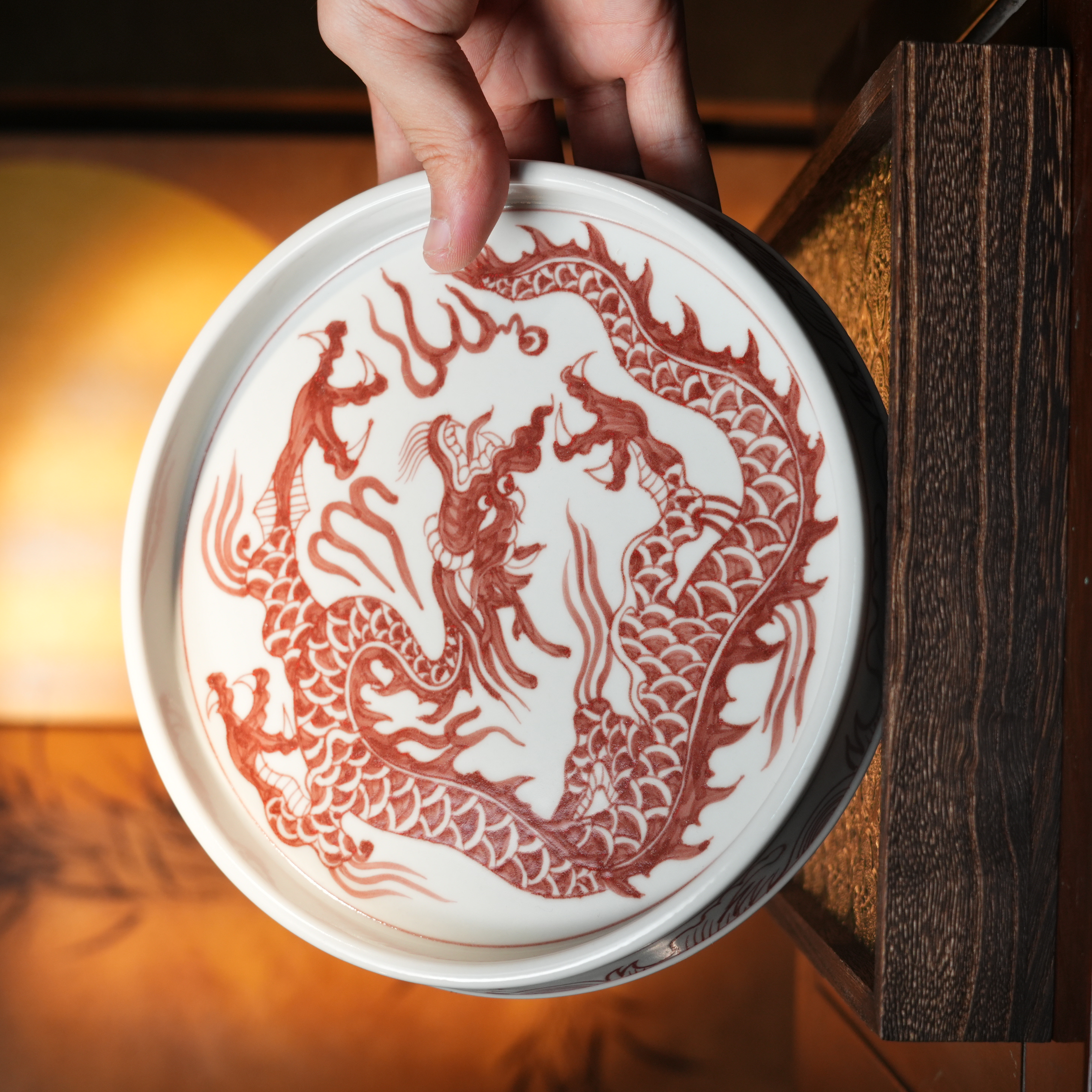 【央广甄瓷】 雨溪山房  釉里红元龙壶承