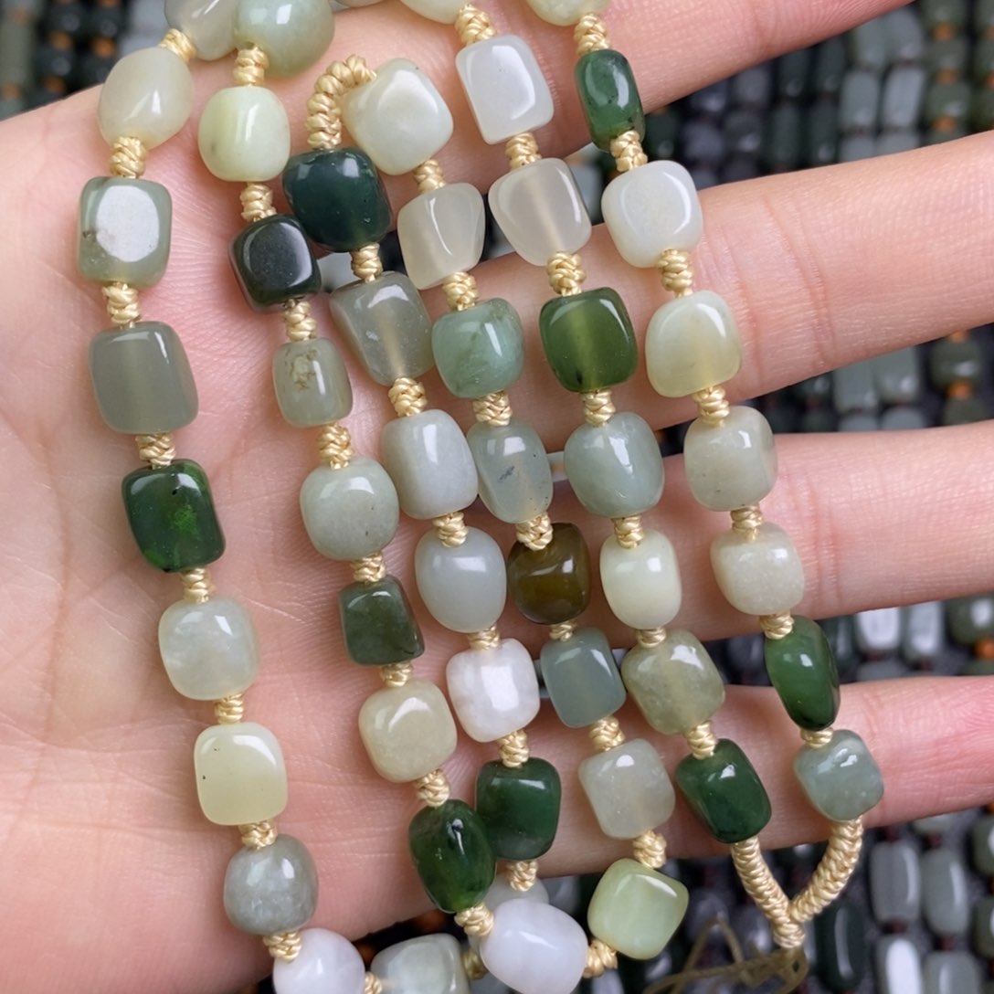 和田玉颈饰未镶嵌11