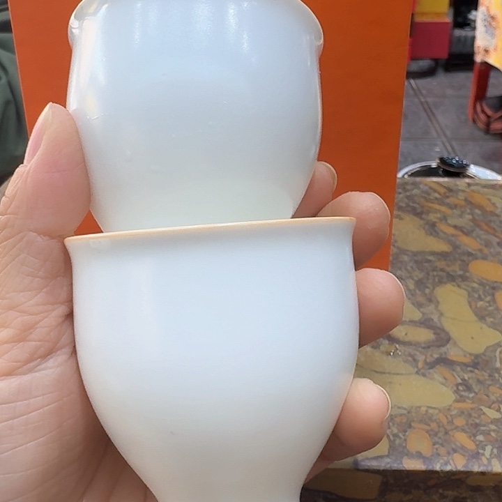 ？汝瓷品茗杯一组。。。