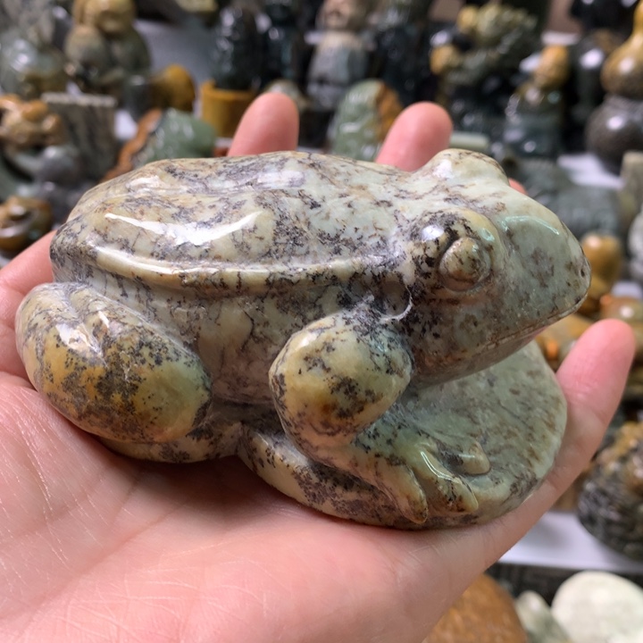 未镶嵌岫岩河磨玉（透闪石质玉）把件