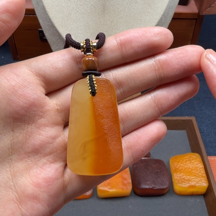 蜜蜡未镶嵌吊坠(赠链)