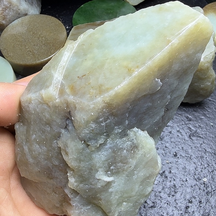 和田玉（糖玉）未镶嵌珠宝奇石