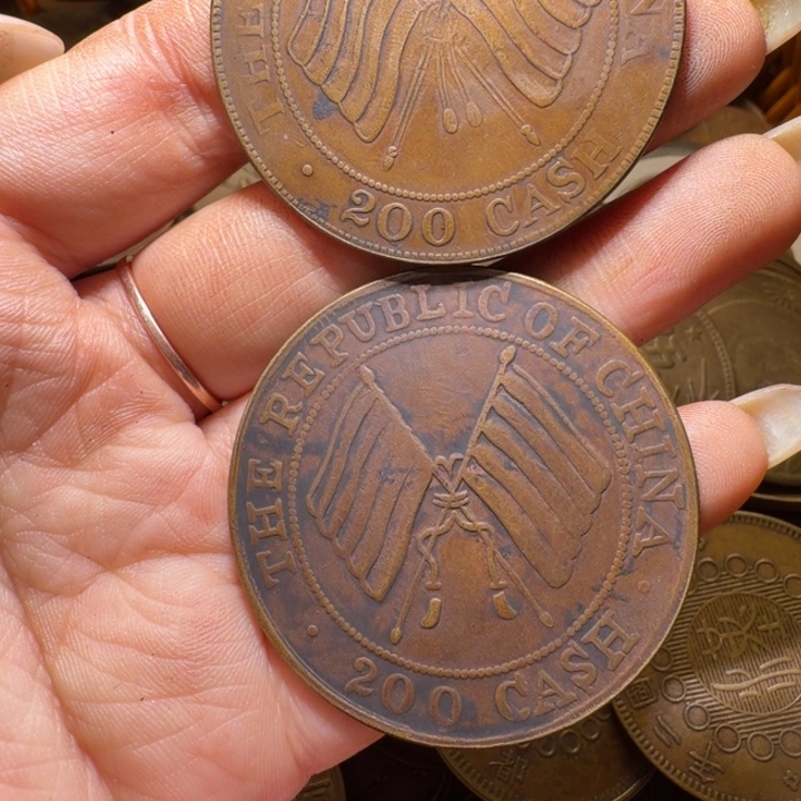 用***3两个铜币工艺品摆件